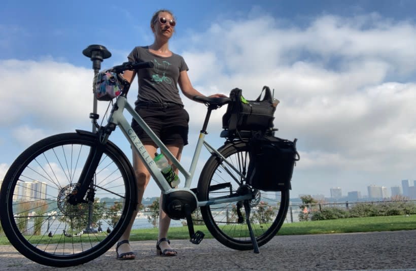 Woman and an ebike | Gazelle Medeo T9